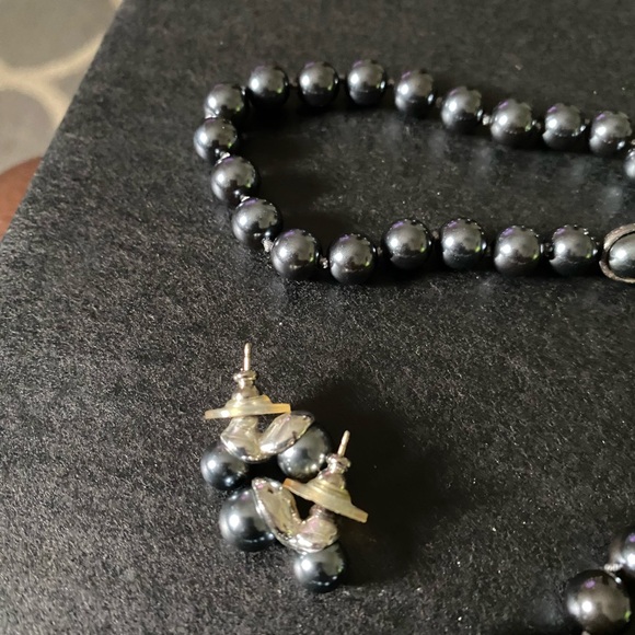 Elegant Talbert Black Pearl Necklace and Bracelet Set with Carolee earrings - Picture 2 of 6